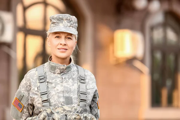 Mature Female Soldier Military Uniform Outdoors — Zdjęcie stockowe