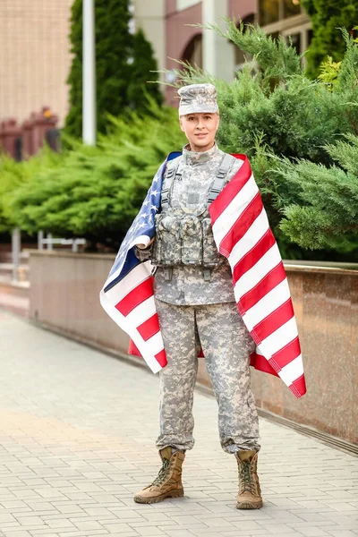 Mature Female Soldier Usa Flag Outdoors — Stockfoto