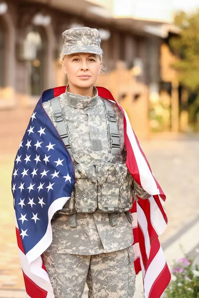 Mature Female Soldier Usa Flag Outdoors — Zdjęcie stockowe