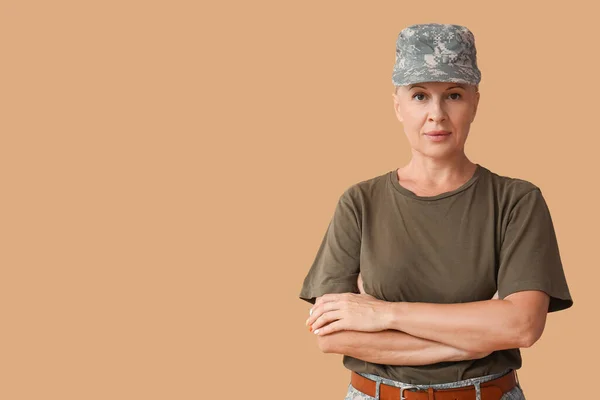Mature Female Soldier Beige Background — Stockfoto