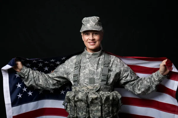Mature Female Soldier Usa Flag Black Background — Stockfoto