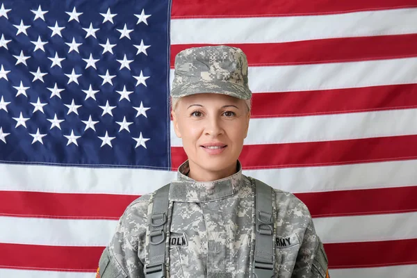 Mature Female Soldier Usa Flag — Stockfoto