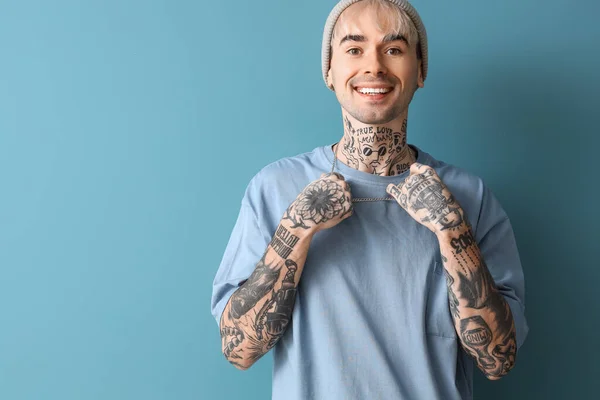 Young Tattooed Man Blue Background — Fotografia de Stock