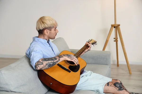 Young Tattooed Man Playing Guitar Sofa Home — Foto Stock