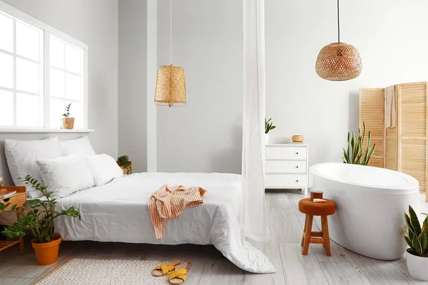 Interior Light Bedroom Bathtub Houseplants — 스톡 사진