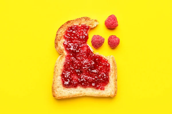 Toast Sweet Raspberry Jam Yellow Background — Foto de Stock