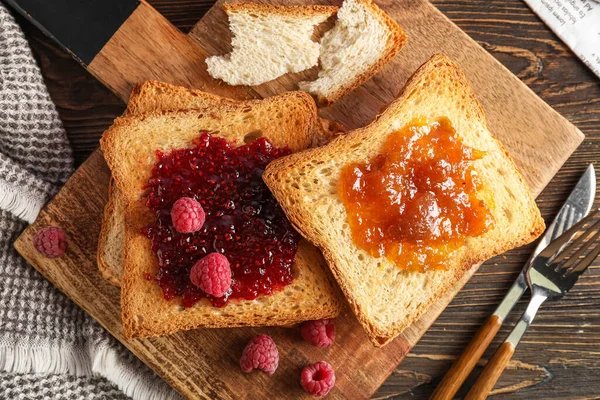 Board Tasty Toasts Apricot Raspberry Jam Dark Wooden Background Closeup — стоковое фото