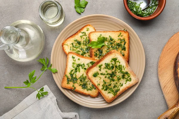 Plate Toasts Garlic Parsley Oil Grunge Background — Stock Photo, Image