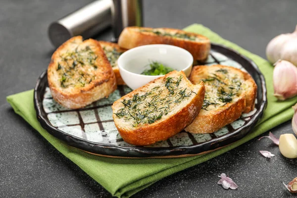 Plate Slices Toasted Garlic Bread Dark Background Closeup — Stock Photo, Image
