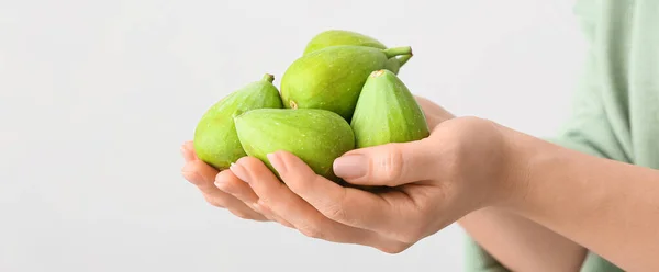 Woman Holding Fresh Green Figs Light Background Closeup — Stock fotografie