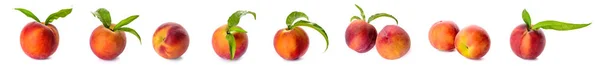 白で隔離された熟した桃のセット — ストック写真