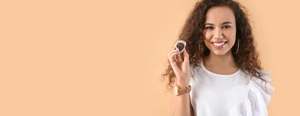 Beautiful Young African American Woman Delicious Chocolate Candy Beige Background — Stock Photo, Image