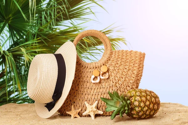 Bag Beach Hat Pineapple Sand Tropical Resort — Foto de Stock