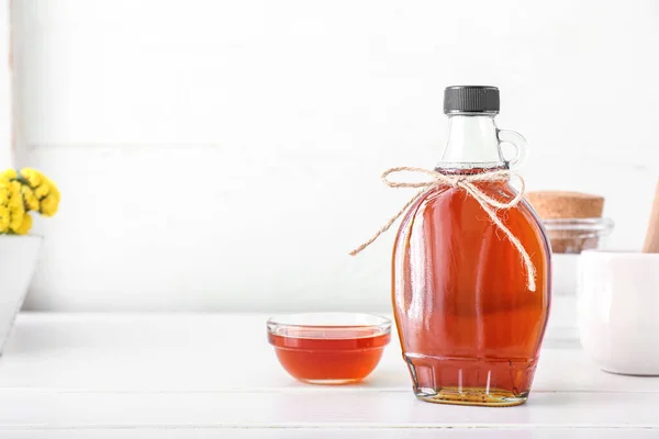 Glass Bottle Maple Syrup Light Background — Stock Photo, Image