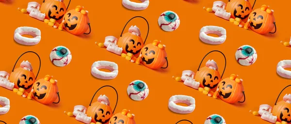 Cestas Con Deliciosas Golosinas Para Halloween Sobre Fondo Naranja —  Fotos de Stock