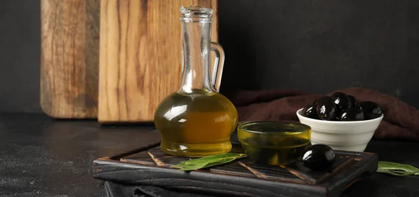 Jug Oil Olives Dark Background — Stock Photo, Image