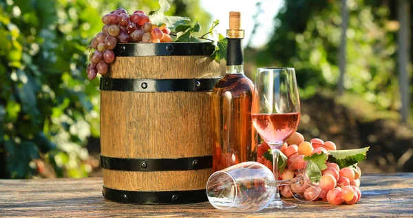 Barrel Glasses Bottle Tasty Wine Grapes Table Vineyard — Zdjęcie stockowe