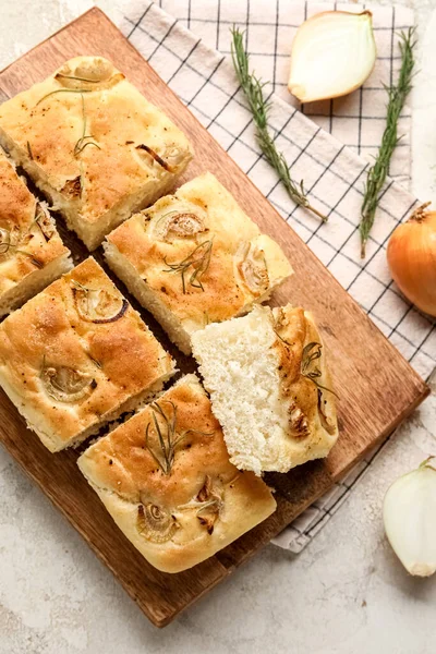 Wooden Board Traditional Italian Focaccia Table Closeup — Stock Photo, Image