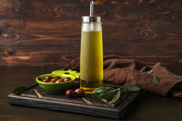 Board Bottle Oil Olives Dark Wooden Background — Stock Photo, Image