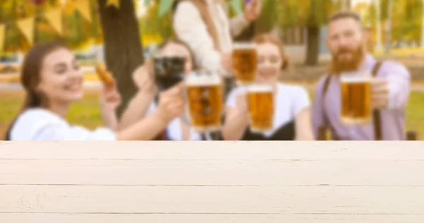 Empty White Wooden Table People Beer Celebrating Octoberfest Outdoors Mockup — Stock Photo, Image