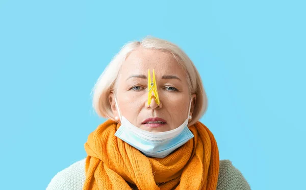 Ill Mature Woman Clothespin Medical Mask Blue Background Stuffy Nose — 图库照片