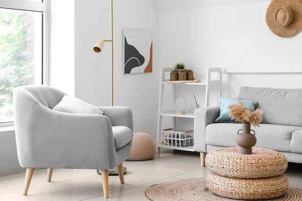 Interior Cozy Living Room Rattan Poufs Armchair — Zdjęcie stockowe