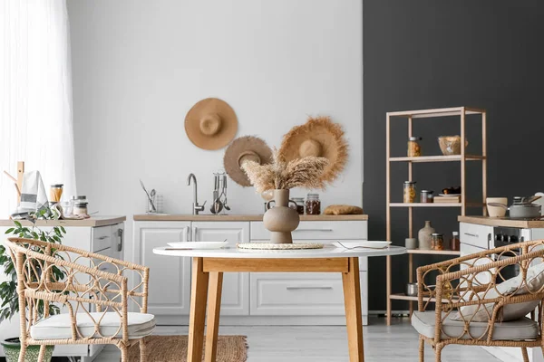 Interior Cozy Kitchen Dining Table Rattan Armchairs — Stock Fotó