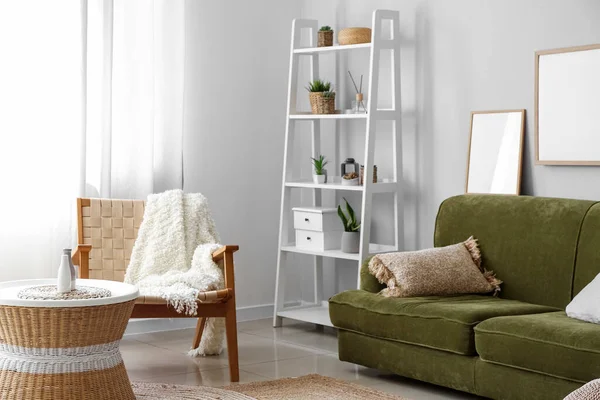 Interior Cozy Living Room Rattan Table Green Sofa — Stok Foto