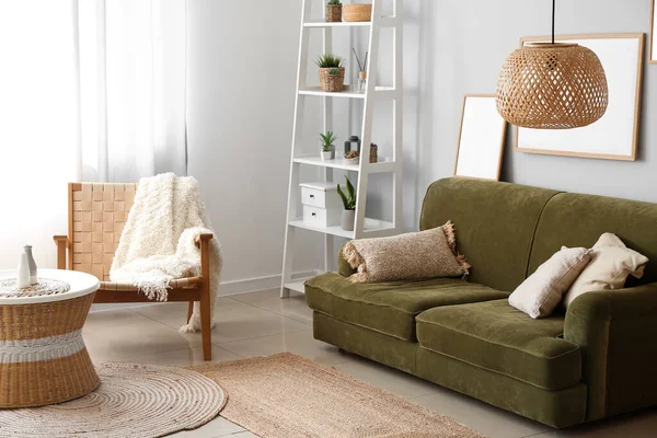 Interior Cozy Living Room Rattan Table Armchair Green Sofa — Stock fotografie