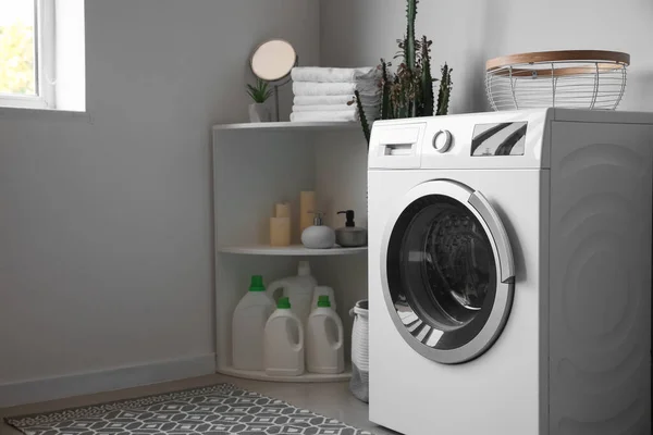 Shelving Unit Bath Supplies Washing Machine Laundry Room — Stockfoto