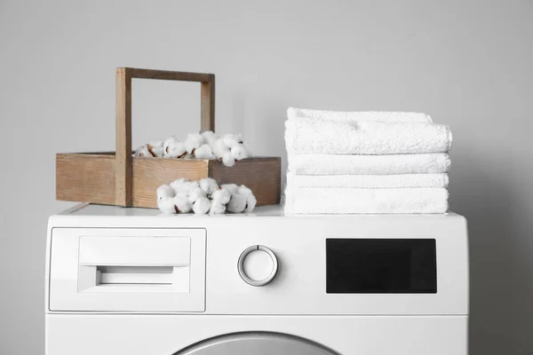 Washing Machine Box Cotton Flowers Towels Light Wall Closeup — Fotografia de Stock