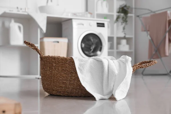 Wicker Basket Clean Towel Laundry Room Closeup — Fotografia de Stock