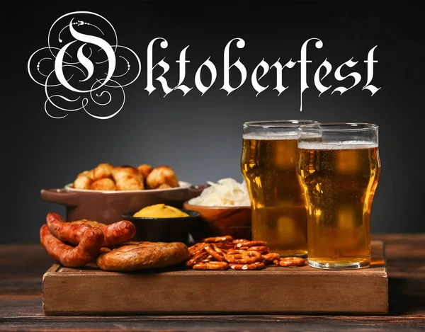Glasses Fresh Beer Snacks Table Dark Background Oktoberfest Celebration — Stockfoto