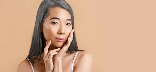 Asian Woman Graying Hair Beige Background Space Text — Fotografia de Stock