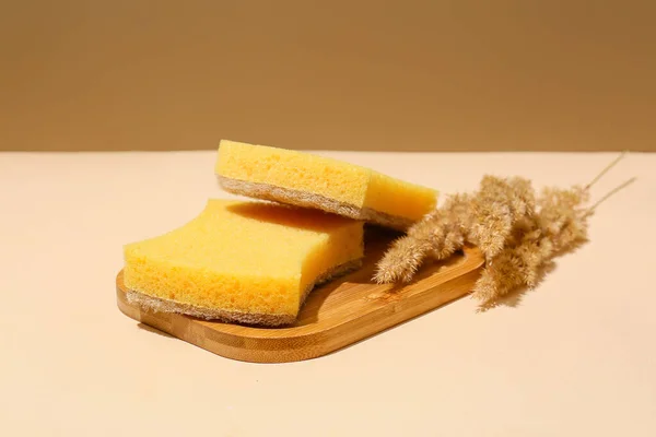 Household Sponges Reed Flowers Color Table — Stockfoto