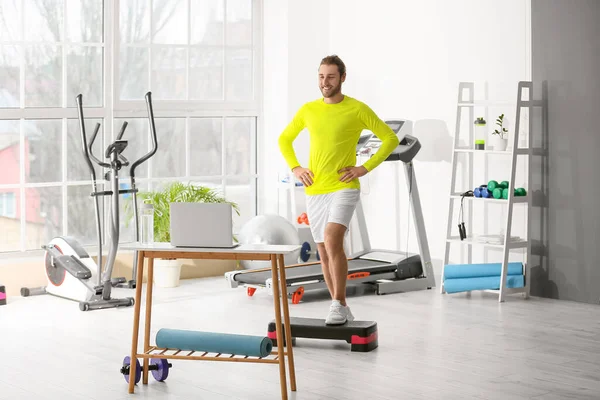 Sporty Young Man Using Laptop Online Training Gym — Stock Photo, Image