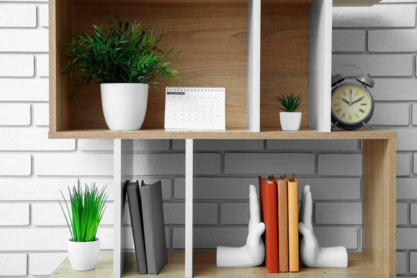 Bookcase Holder Calendar Alarm Clock Flowerpots White Brick Wall — Stock Photo, Image