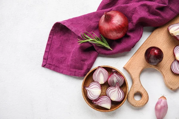 Composition Fresh Red Onion Light Background — Stockfoto