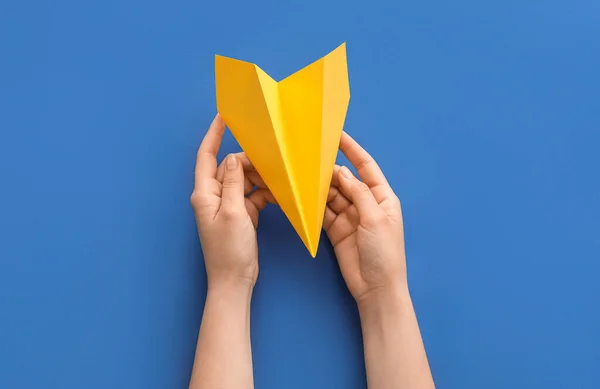 Woman Yellow Paper Plane Blue Background — 图库照片
