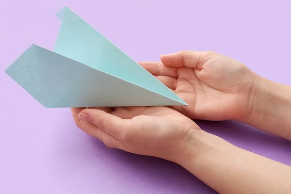 Woman Blue Paper Plane Lilac Background — Stock Photo, Image