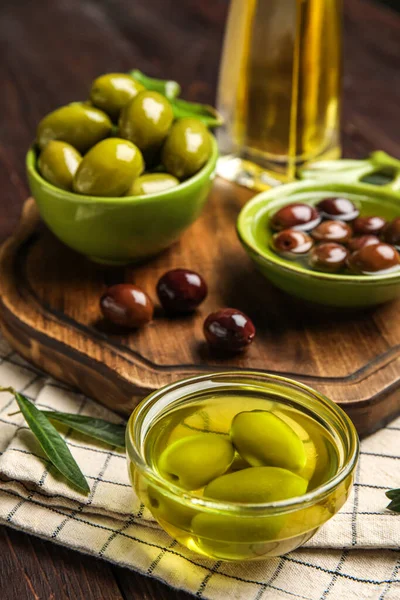 Bowls Olives Fresh Oil Wooden Table Closeup — Stock Photo, Image