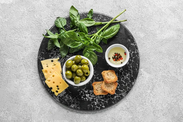 Board Bowl Tasty Green Olives Oil Cheese Crackers Basil Light — Stock Photo, Image