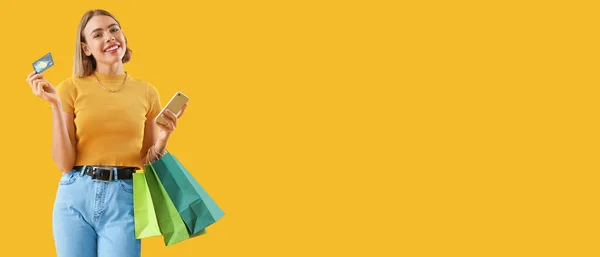 Pretty Young Woman Credit Card Mobile Phone Shopping Bags Yellow — Fotografia de Stock