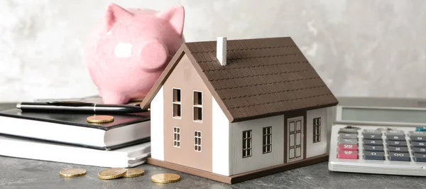 House Model Piggy Bank Calculator Money Table Concept Buying New — Foto de Stock