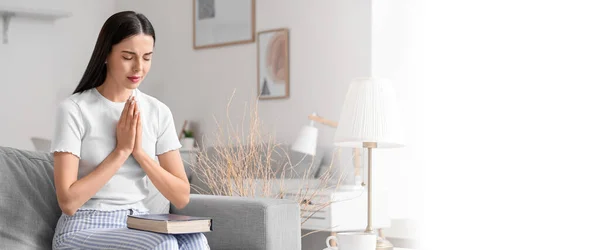 Praying Young Woman Home Banner Design — Stock Photo, Image