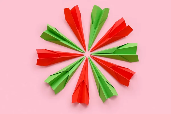 Red Green Paper Planes Pink Background — 스톡 사진