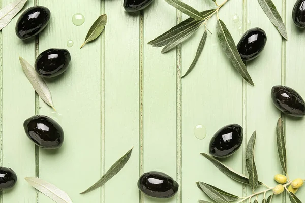 Frame Made Tasty Black Olives Leaves Color Wooden Background — Foto de Stock
