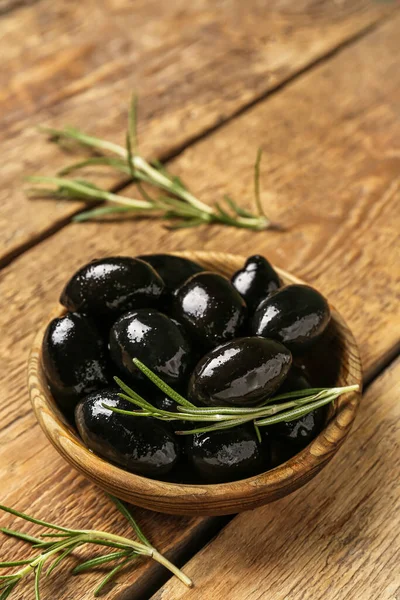 Bowl Tasty Black Olives Wooden Background — Fotografia de Stock