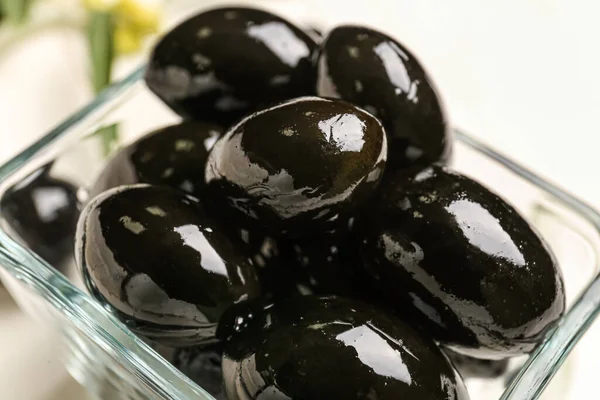 Bowl Tasty Black Olives Closeup — Foto de Stock