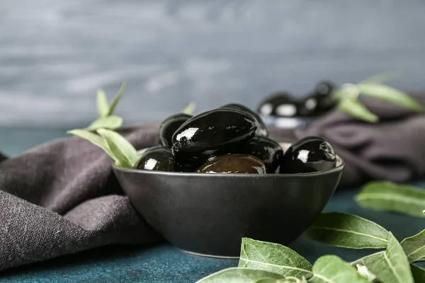 Bowl Tasty Black Olives Dark Table — Stock Photo, Image